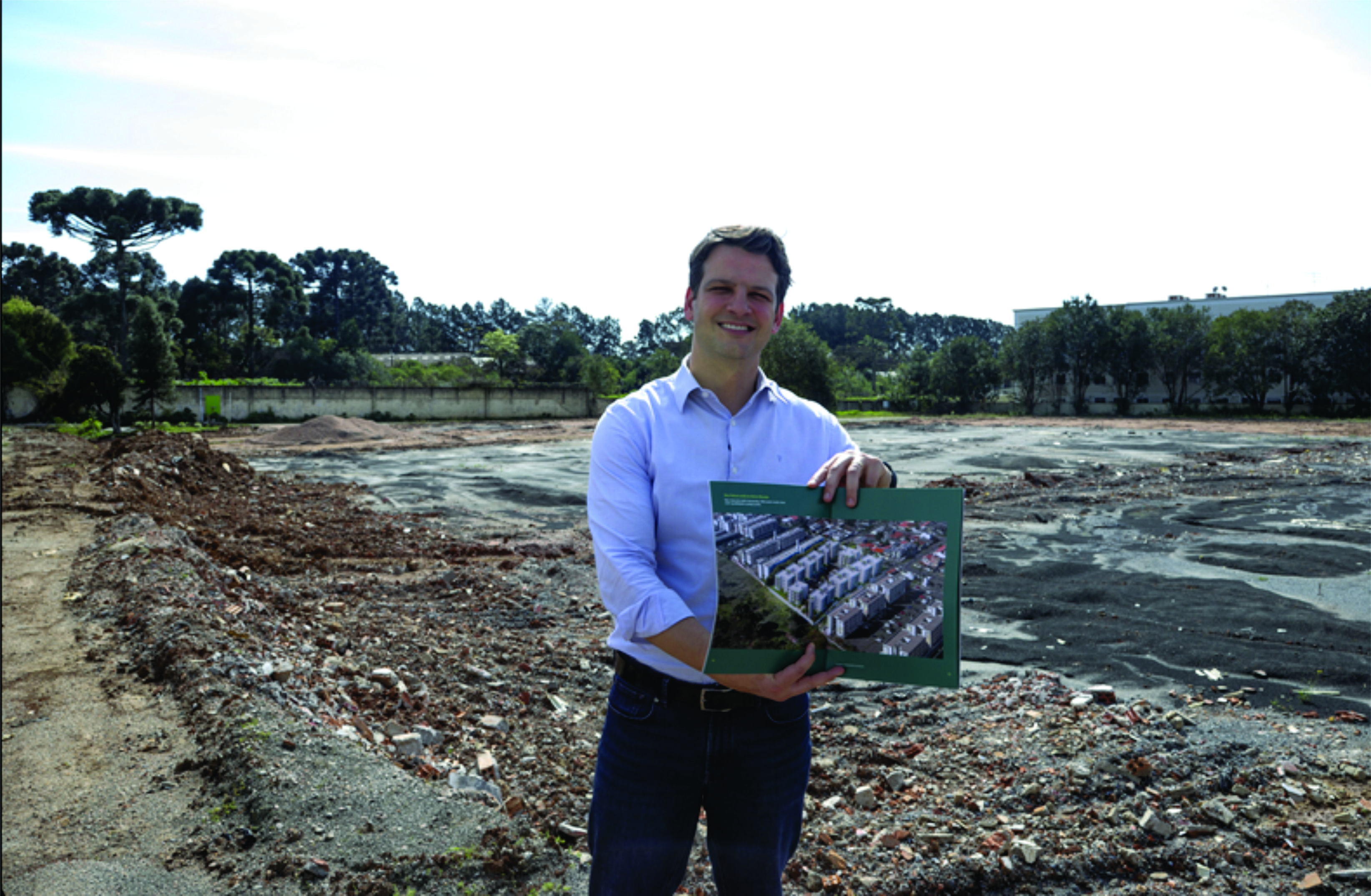 Prefeito Eduardo Pimentel lança residencial com 224 apartamentos no Novo Mundo