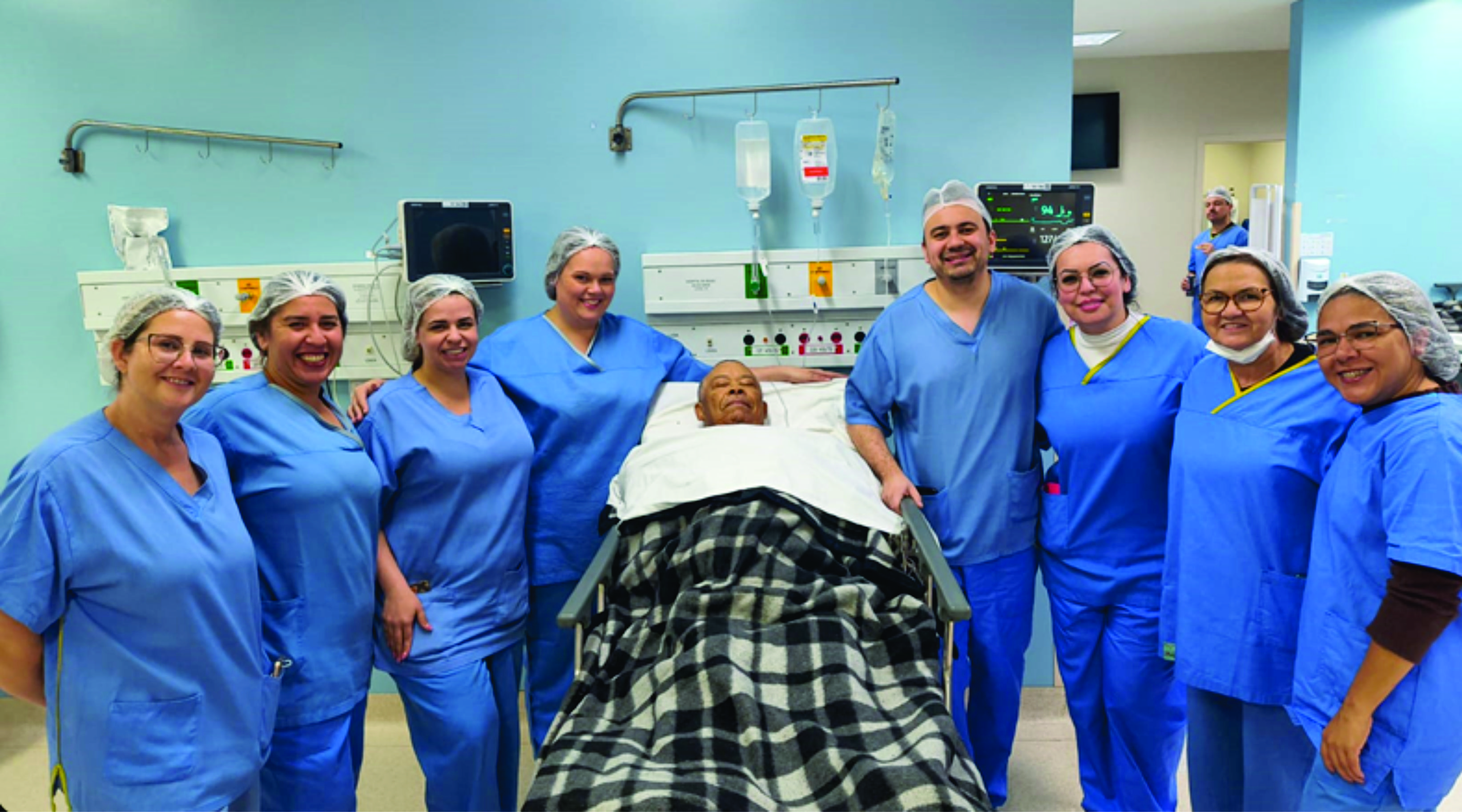 SUS curitibano faz cirurgia de próstata a laser no paciente número mil