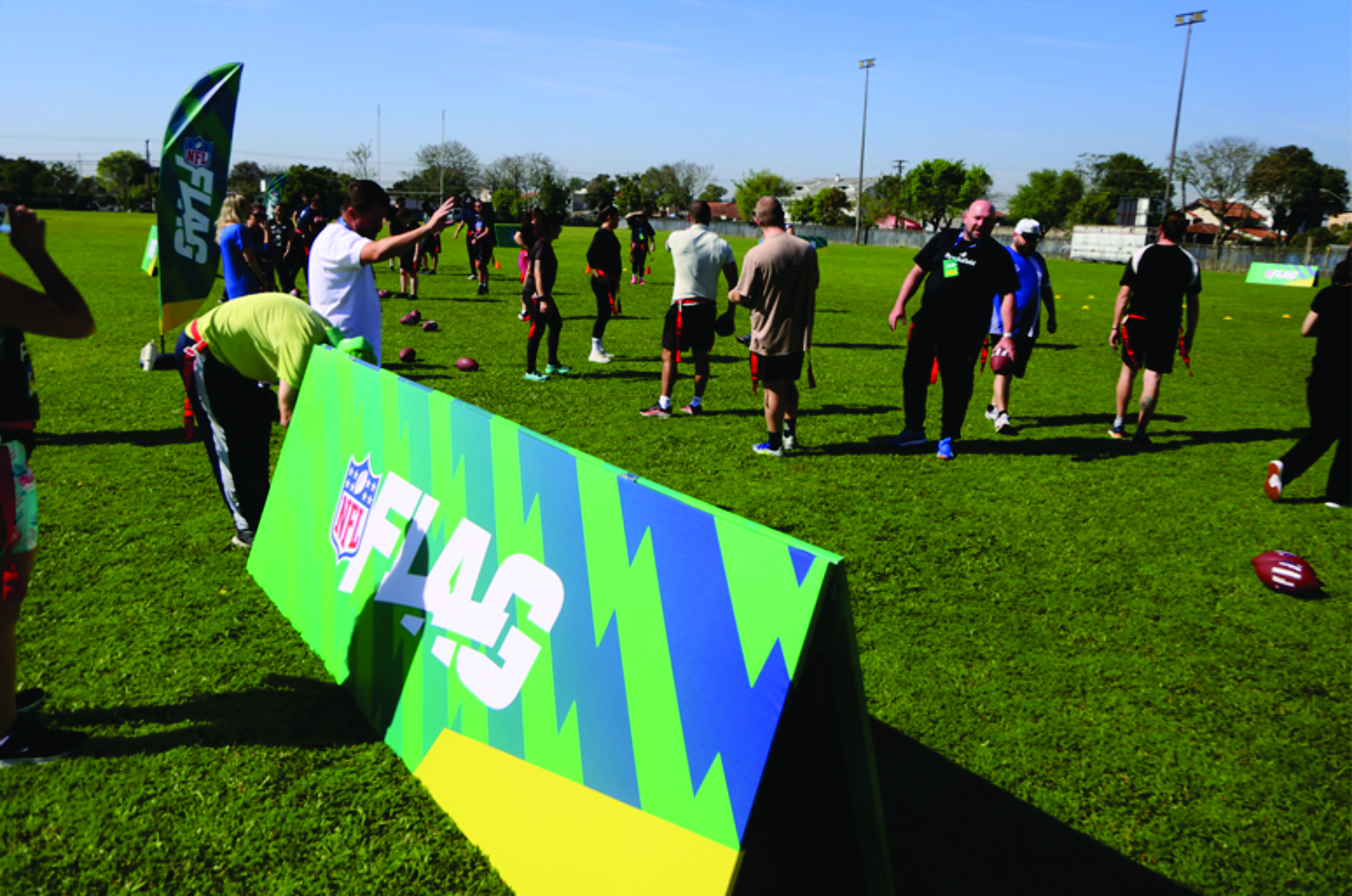 Curitiba inicia parceria com NFL Flag para levar flag football às escolas municipais