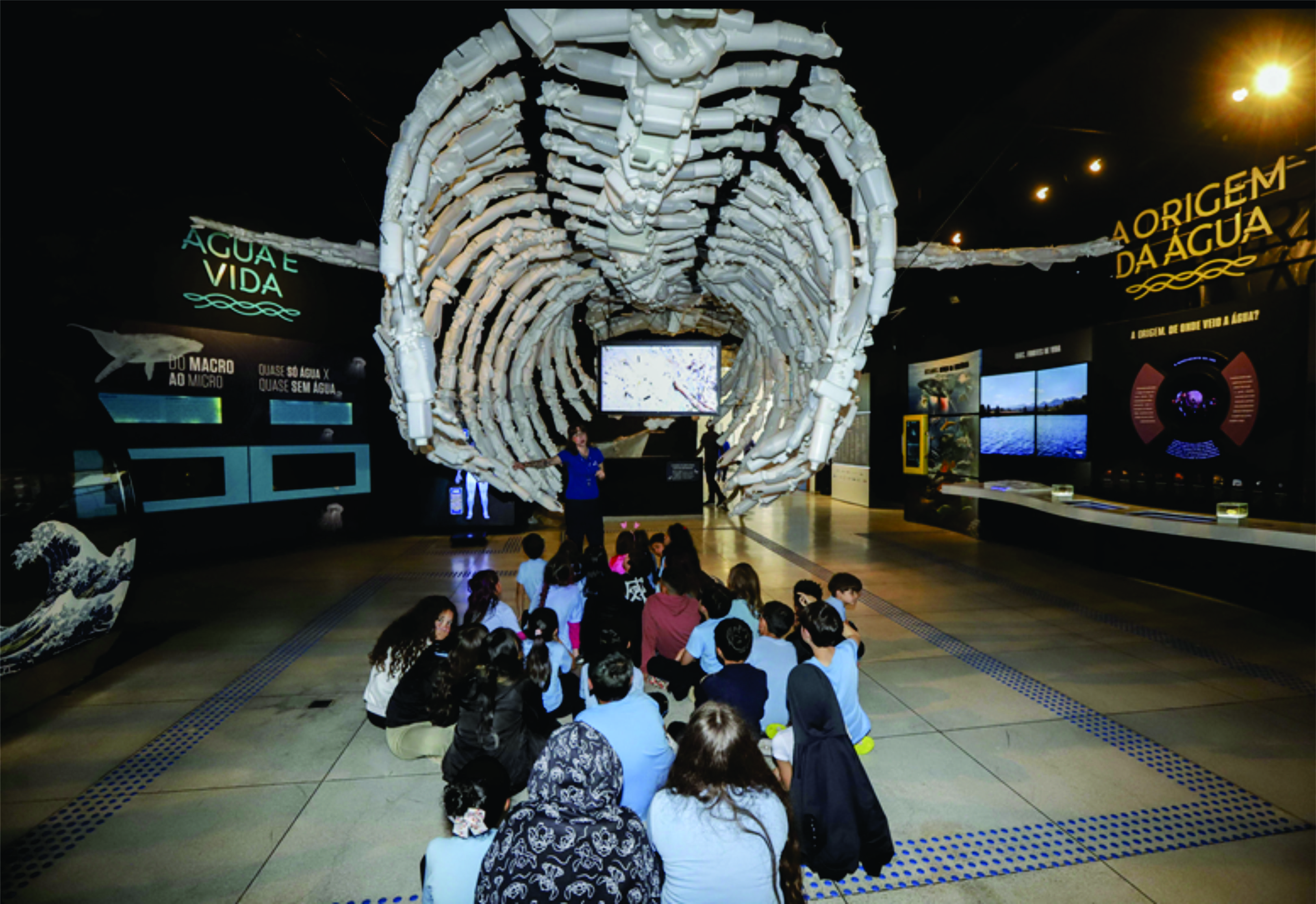 Estudantes conhecem o impacto do plástico nos oceanos em aula de campo no Museu Planeta Água