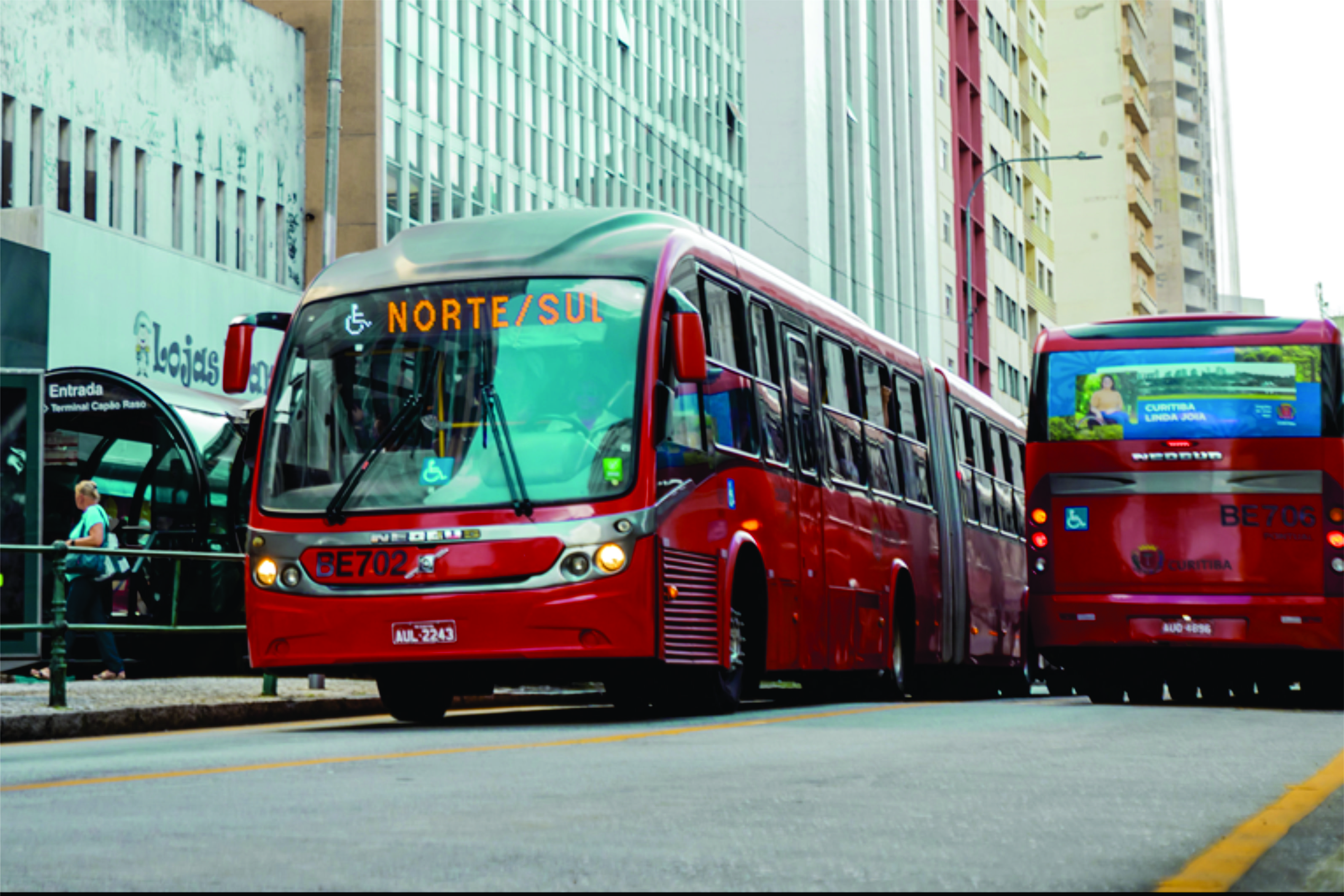 Tempo de deslocamento pelo transporte coletivo de Curitiba é 21% menor do que a média brasileira, segundo BNDES