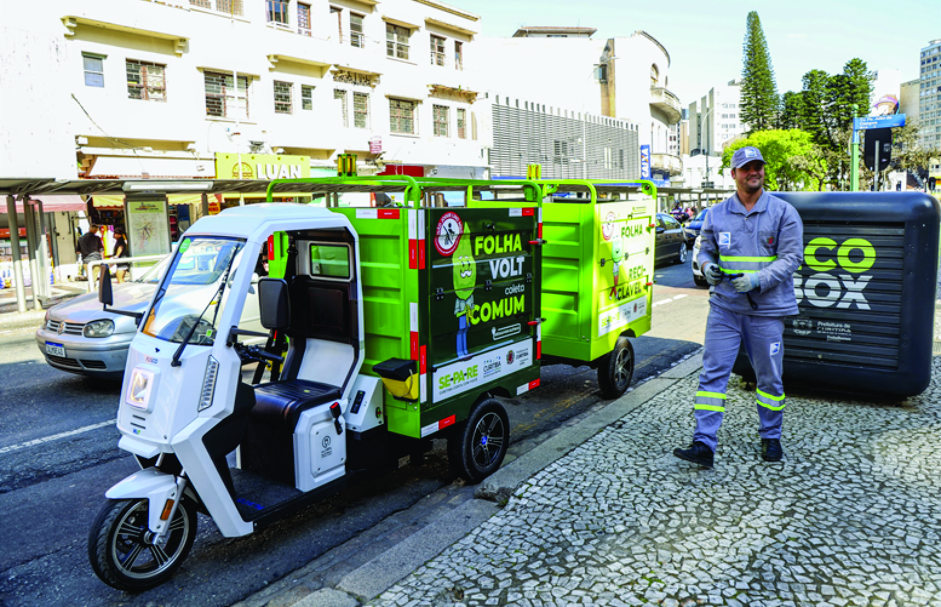 Tuk-tuks elétricos da limpeza já percorreram distância entre Curitiba e Japão sem poluir