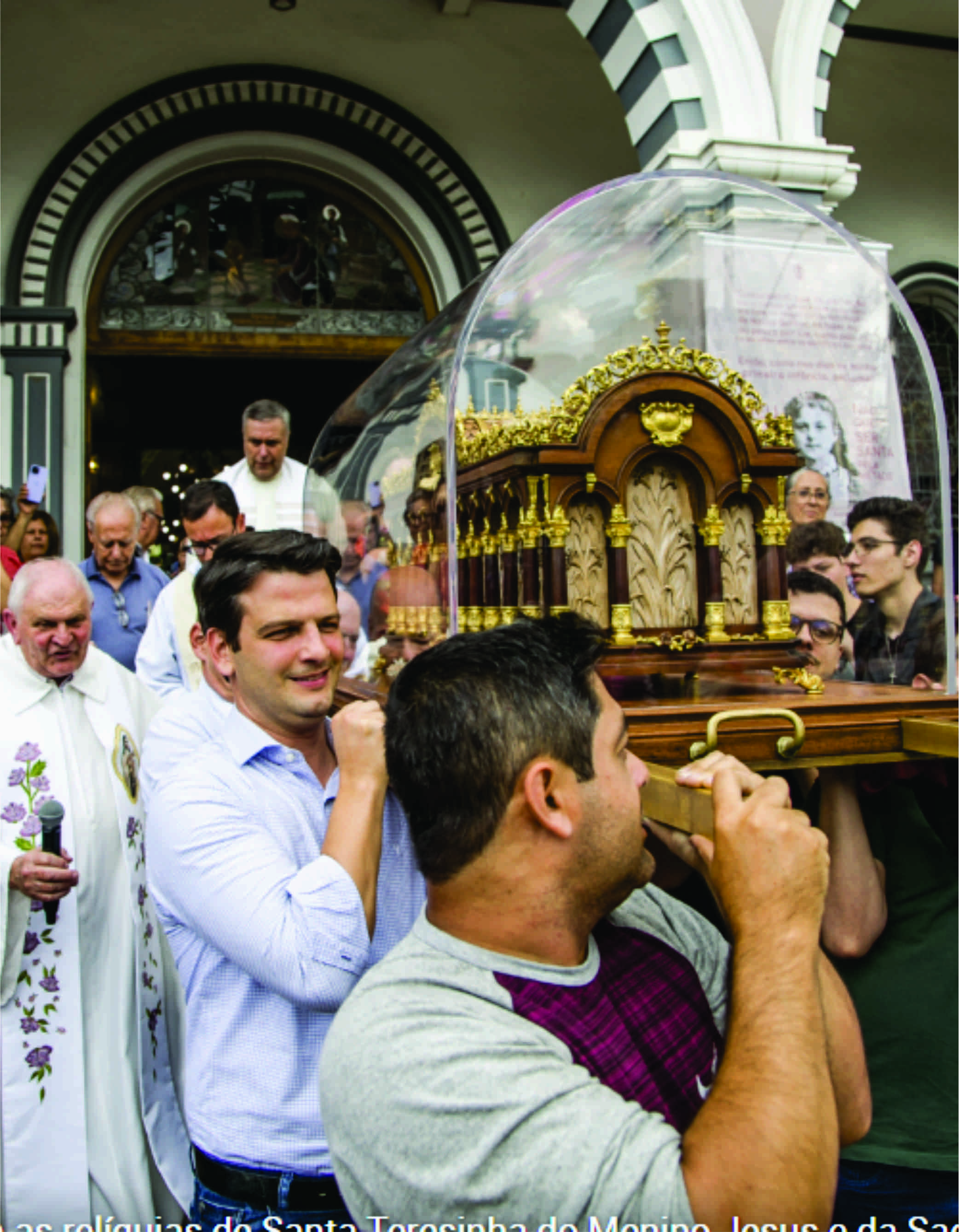 Eduardo Pimentel prestigia missa histórica das Relíquias de Santa Teresinha do Menino Jesus em Curitiba