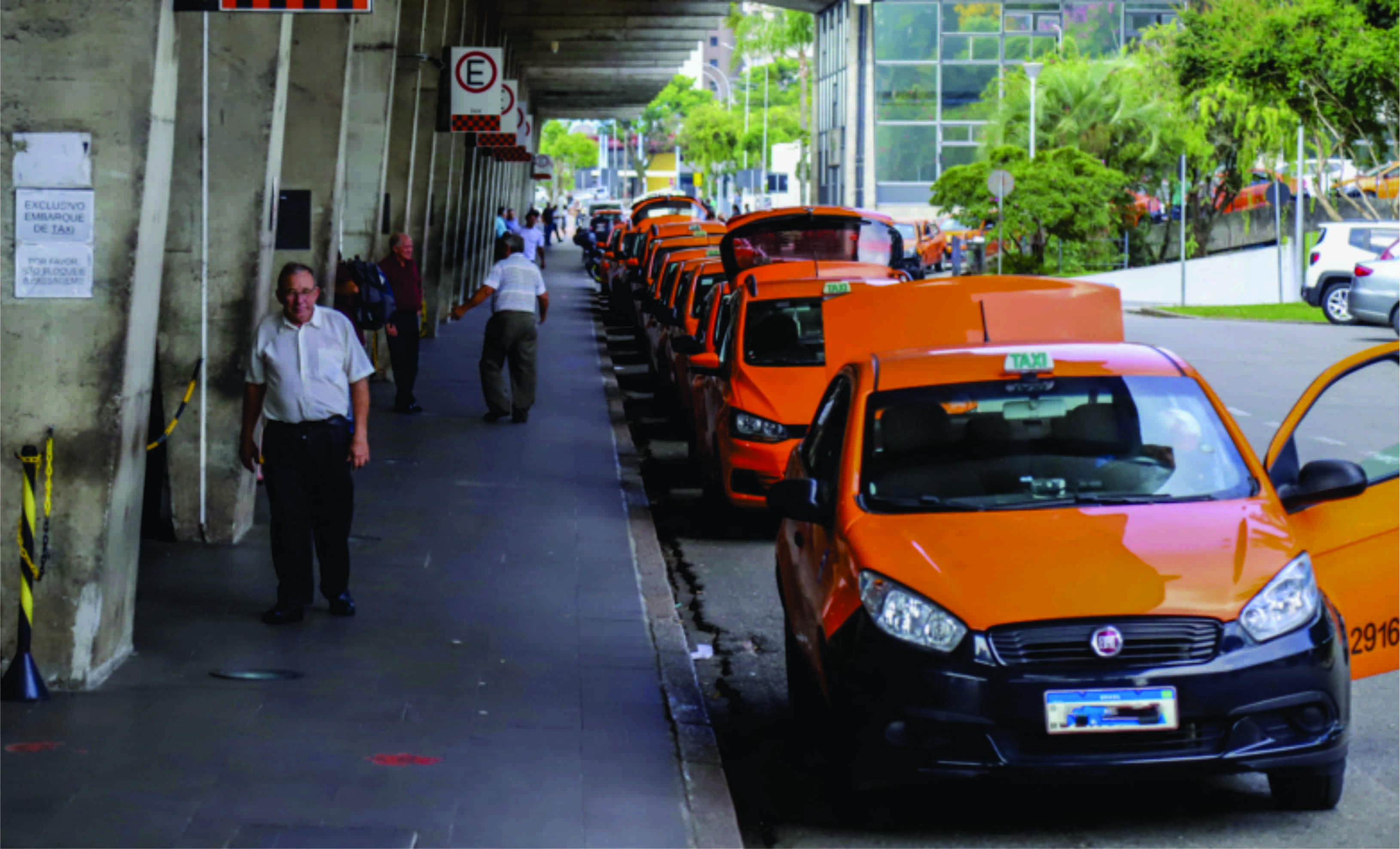 Urbs autoriza uso de picapes e caminhonetes como táxi em Curitiba