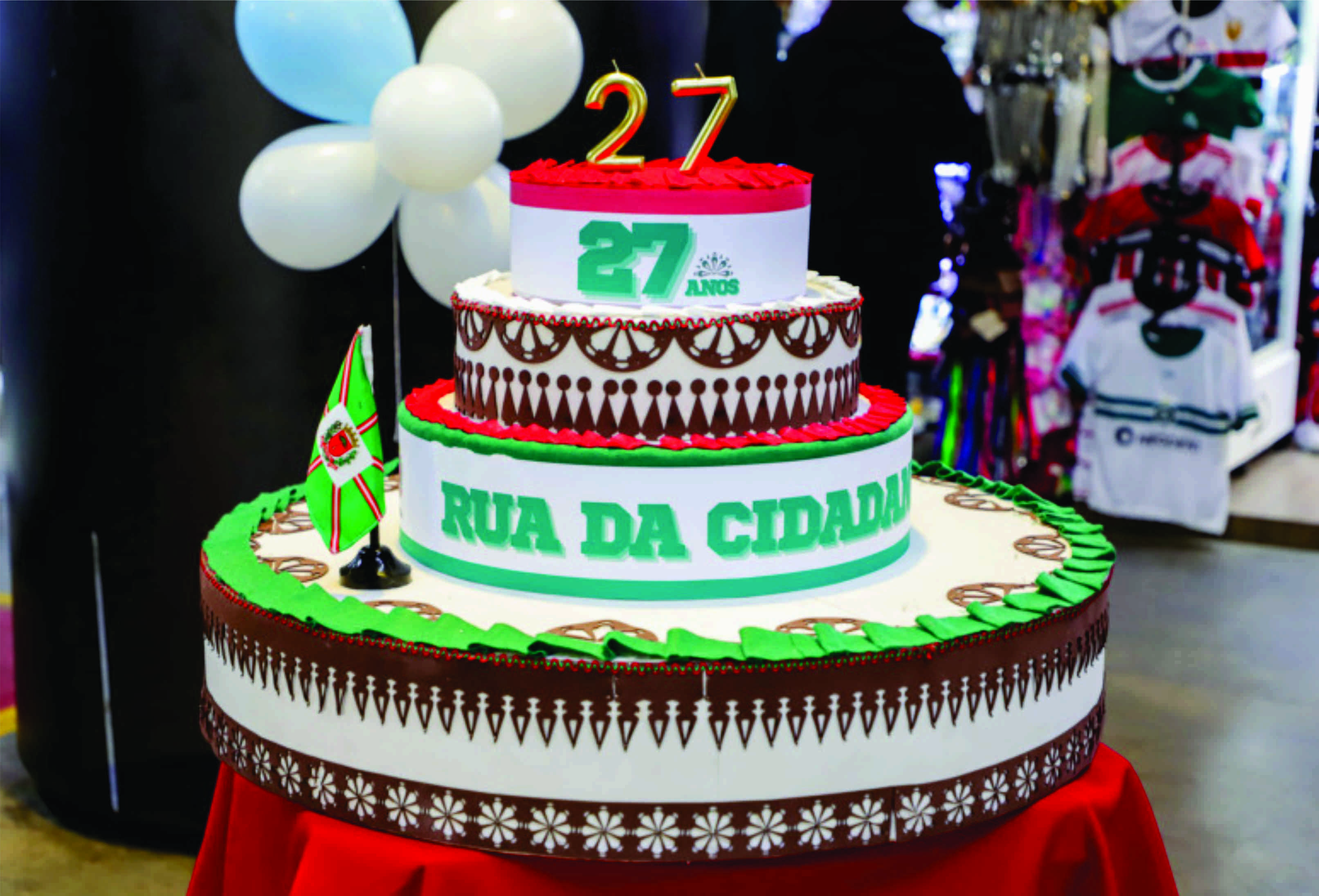 População de Curitiba comemora o aniversário de 27 anos da Rua da Cidadania da Matriz