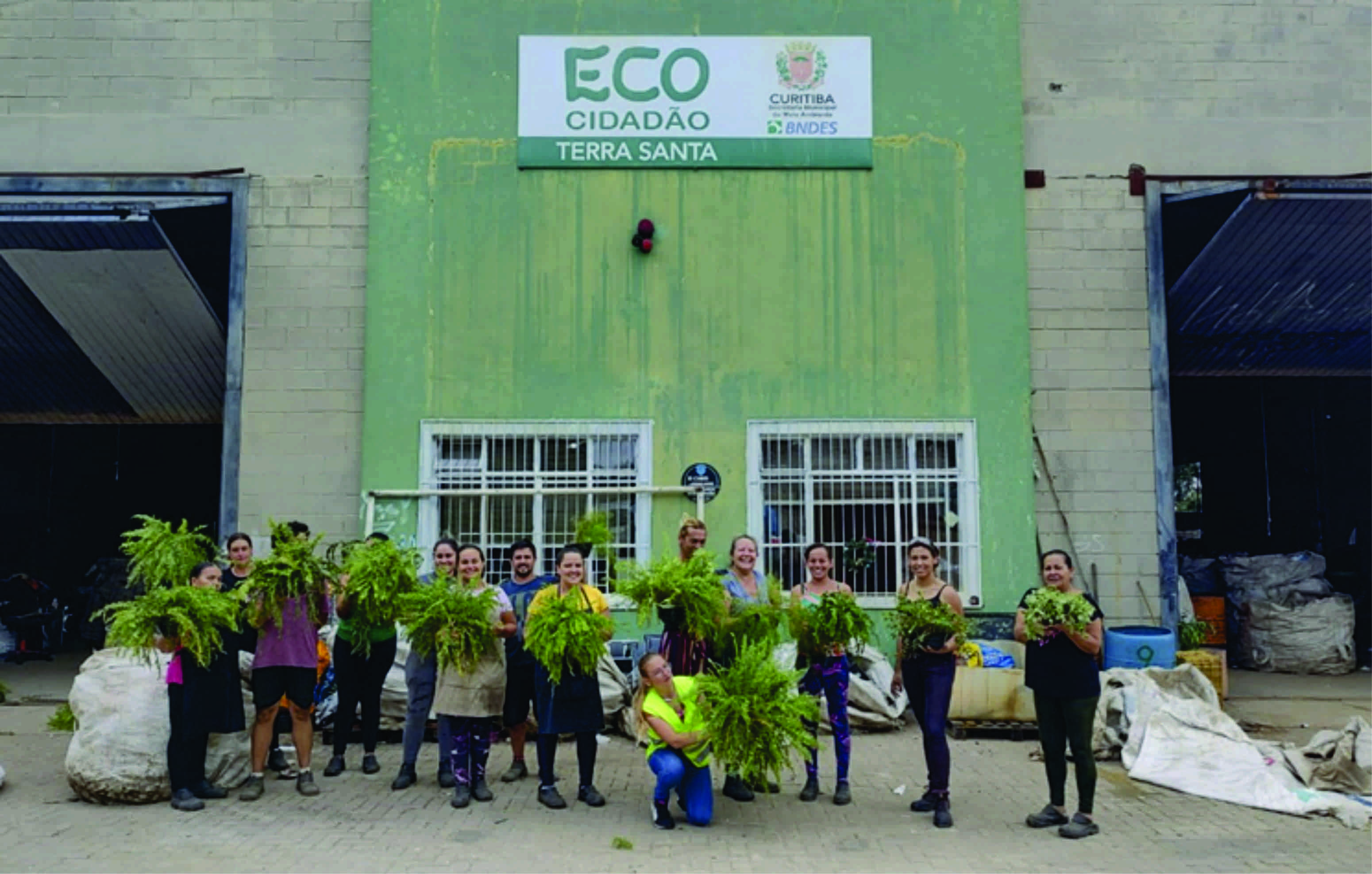 Associações do Ecocidadão recebem mil mudas de plantas ornamentais doadas após evento na Pedreira Paulo Leminski