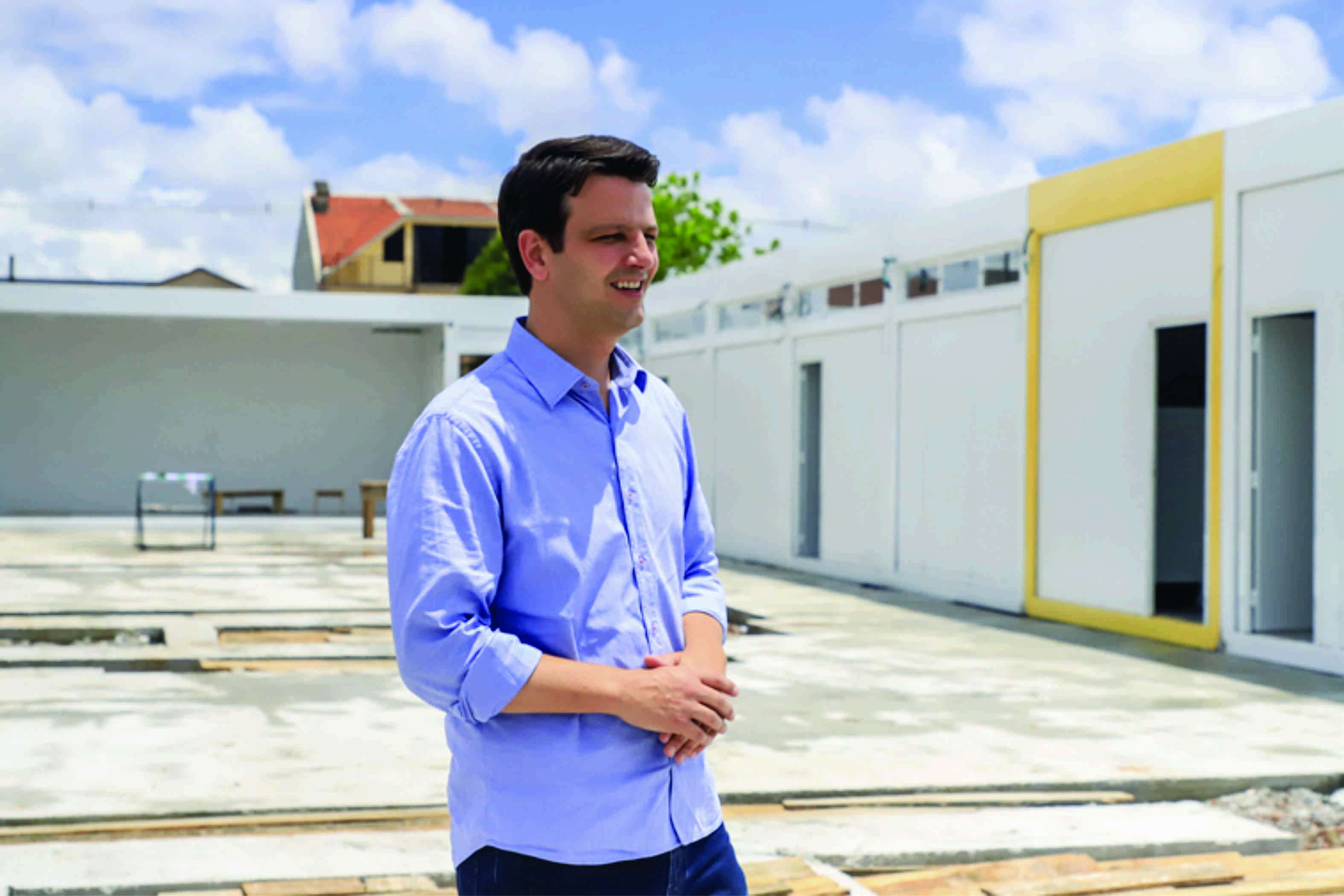 Prefeito em exercício Eduardo Pimentel vistoria construção modular para ampliação de CMEI